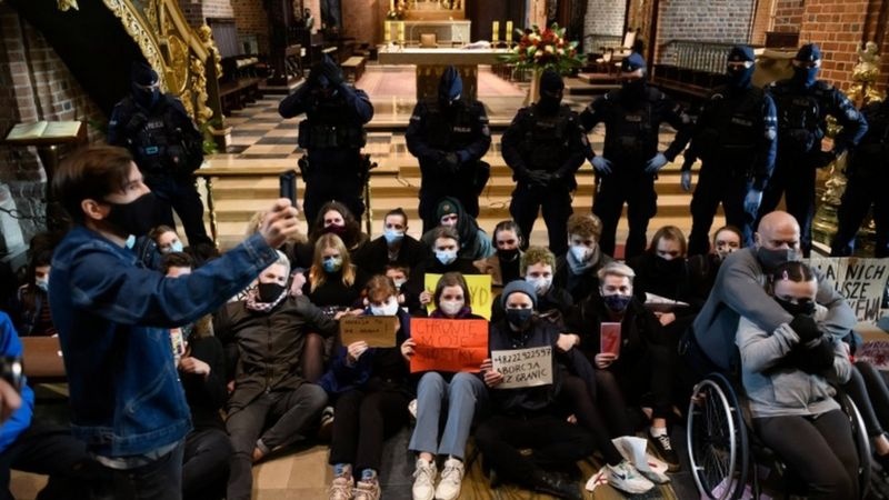 Abortion Protest disrupt church services in Poland