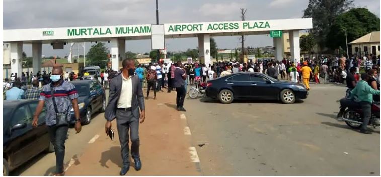 #EndSARS protesters storm Murtala Muhammed Airport Tollgate in large number