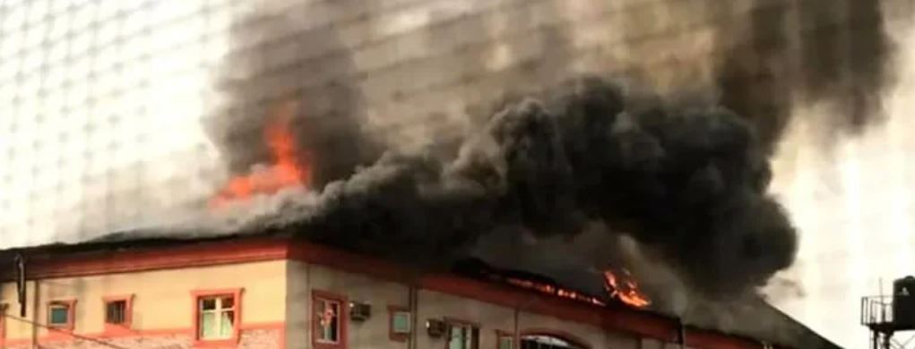Fire raze two-storey building in Lagos