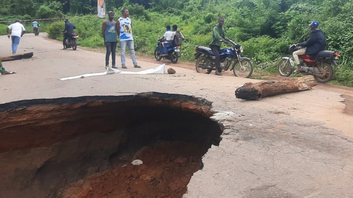 Motorists, commuters trapped as Ado-Ilawe bridge collapses